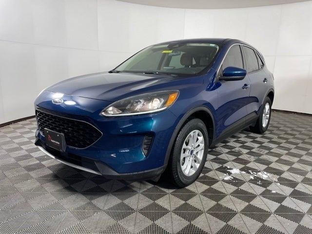 Used 2020 Ford Escape SE with VIN 1FMCU9G6XLUA11323 for sale in Shakopee, Minnesota